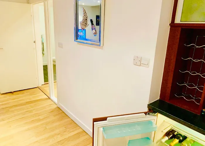 Centre - The Penthouse With Riverviews - *