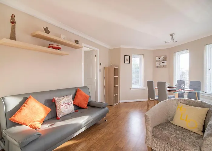 The Cluthar - Ground Floor West End Centre Rockvilla Flat & Parking *