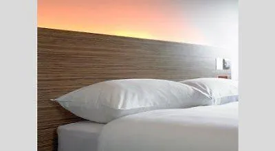 ホテル Travelodge Paisley Road 3*