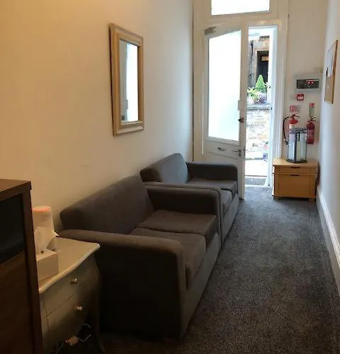 Bed & Breakfast Renfrew At Centre Glasgow