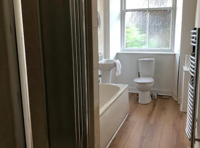 Bed & Breakfast Renfrew At Centre Glasgow