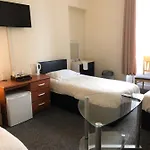 Renfrew At Centre Bed and Breakfast Γλασκώβη