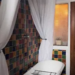 Beautiful, Traditional 2 Bed Flat W Free Parking - Pass The Keys Apartamento *