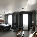 Hotel West By Compass Hospitality