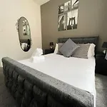 Appartement Exquisite 2br Flat Near Train Station *