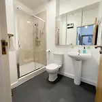 Exquisite 2br Flat Near Train Station Appartement Glasgow