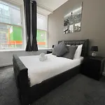 Exquisite 2br Flat Near Train Station Appartement Glasgow