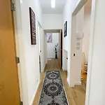 Exquisite 2br Flat Near Train Station Appartement Glasgow