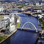 Centre G1 Penthouse With Riverviews - Duplex - 4 Bedrooms, 3 Bathrooms, Kitchen, 1 Living Room, 1 Dining Room, 2 Terraces, Parking, Floor, 2050 Sq Ft, Merchant *