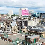 Centre G1 Penthouse With Riverviews - Duplex - 4 Bedrooms, 3 Bathrooms, Kitchen, 1 Living Room, 1 Dining Room, 2 Terraces, Parking, Floor, 2050 Sq Ft, Merchant *