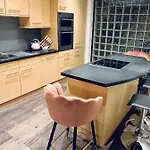 아파트 Centre G1 Penthouse With Riverviews - Duplex - 4 Bedrooms, 3 Bathrooms, Kitchen, 1 Living Room, 1 Dining Room, 2 Terraces, Parking, Floor, 2050 Sq Ft, Merchant *