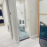 Centre G1 Penthouse With Riverviews - Duplex - 4 Bedrooms, 3 Bathrooms, Kitchen, 1 Living Room, 1 Dining Room, 2 Terraces, Parking, Floor, 2050 Sq Ft, Merchant