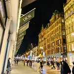 Centre G1 Penthouse With Riverviews - Duplex - 4 Bedrooms, 3 Bathrooms, Kitchen, 1 Living Room, 1 Dining Room, 2 Terraces, Parking, Floor, 2050 Sq Ft, Merchant 아파트 *