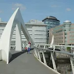 Centre G1 Penthouse With Riverviews - Duplex - 4 Bedrooms, 3 Bathrooms, Kitchen, 1 Living Room, 1 Dining Room, 2 Terraces, Parking, Floor, 2050 Sq Ft, Merchant * 글라스고