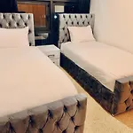 Centre G1 Penthouse With Riverviews - Duplex - 4 Bedrooms, 3 Bathrooms, Kitchen, 1 Living Room, 1 Dining Room, 2 Terraces, Parking, Floor, 2050 Sq Ft, Merchant