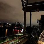 아파트 Centre G1 Penthouse With Riverviews - Duplex - 4 Bedrooms, 3 Bathrooms, Kitchen, 1 Living Room, 1 Dining Room, 2 Terraces, Parking, Floor, 2050 Sq Ft, Merchant 글라스고