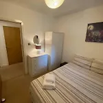 Dreamhouse At Oswald Street, Centre Apartman *