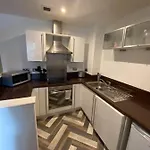 Dreamhouse At Oswald Street, Centre Apartman