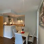 Apartman Dreamhouse At Oswald Street, Centre *