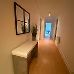 Secc&hydro Beautiful 2br With Free Parking Appartement