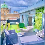 Two Bedroom Penthouse Apartamento