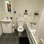 Modern 2-bed In Secc/hydro Glasgow
