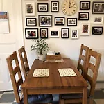 Spacious 3 Bed Flat In The Heart Of The West End. アパート *