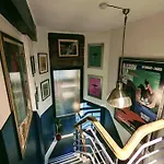 One The Mews Lägenhet