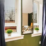 Appartement Spacious 2-bedroom Main Door With Private Parking