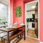Spacious 2-bedroom Main Door With Private Parking Appartement *