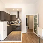 Stunning Ground Floor Flat In Southside.