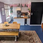 One The Mews Lägenhet