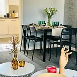 דירה Modern Style , Separate Entrance *