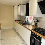 Paradise - Spacious 3- Bed House