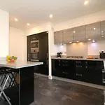 Signature - Oatlands House * Glasgow