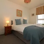 Signature - Oatlands House Glasgow