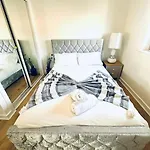 Apartment 2 Bed Entire Upper Flat In