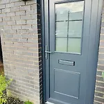 2 Bed Entire Upper Flat In Apartment Glasgow