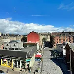 Two Bedroom Maisonette In The Heart Of The West End Lägenhet Glasgow