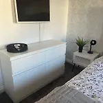 Apartment Black Daisy Glasgow