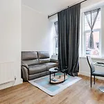 Stunning Ground Floor Flat In Southside. Appartamento