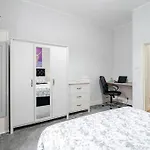 Stunning Ground Floor Flat In Southside. * Glasgow