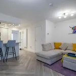 Сasa de vacaciones Fabulous Festival Park Private Parking Garden - Pass The Keys *