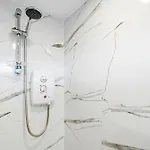 Stylish Flat Near Merchant Apartament