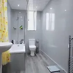 Cosy And Bright 3-bedroom Flat Lägenhet