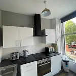 Spacious Hillhead Haven - Pass The Keys