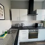 Spacious Hillhead Haven - Pass The Keys Glasgow