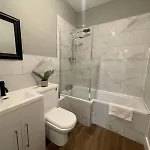 Spacious Hillhead Haven - Pass The Keys * Glasgow