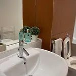 Séjour chez l'habitant Private And Bathroom In Shared Flat With Parking Glasgow