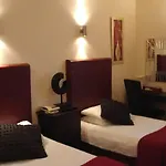 Sandyford 3*